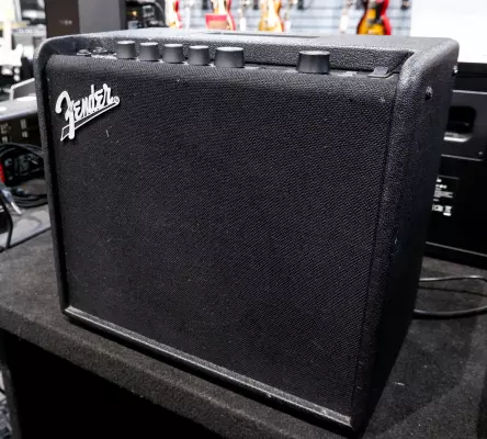 Store Special Product - Fender - Mustang LT25